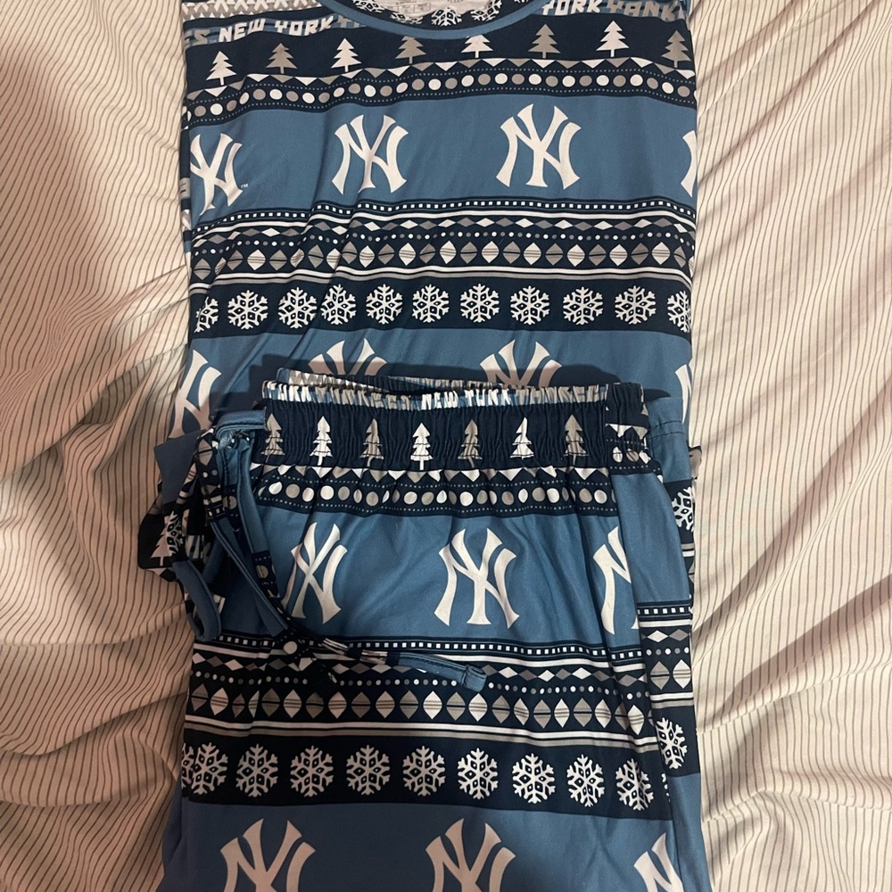 Blue New York Yankees Pajama Set